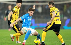Siêu dự bị tỏa sáng, Napoli thoát thua trong ‘đại chiến’ ở Serie A