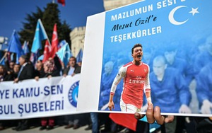 Mesut Ozil: Từ ngôi sao sân cỏ đến chính trị gia gây tranh cãi