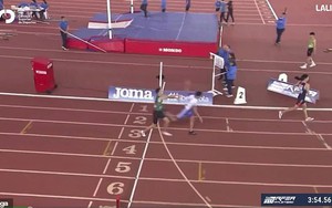 Khoảnh khắc gây sốc: Vận động viên bị loại vì chơi xấu ngay sát vạch đích