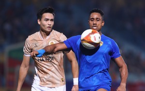 Trung vệ Việt Anh và bài học từ Văn Hậu, Đình Trọng
