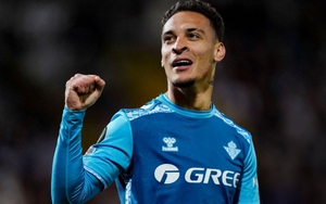 Cựu sao MU tiếp tục tỏa sáng giúp đội nhà lập kỳ tích sau 27 năm