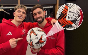 Sao MU để lại thông điệp đầy hài hước trên quả bóng được Bruno Fernandes lập hat-trick  