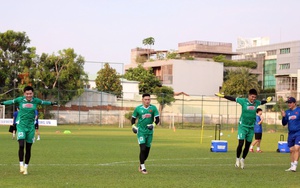 Đình Triệu chấn thương, 'cờ đến tay' thủ môn HAGL