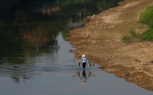Cuộc sống sau ống kính: Còn ai đi gánh nước sông?