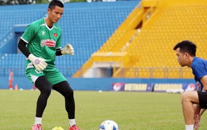 Tin nóng bóng đá Việt hôm nay 17/3: Thủ môn Đình Triệu bình phục chấn thương; Trọng tài V-League bị kỷ luật vượt qua bài kiểm tra thể lực