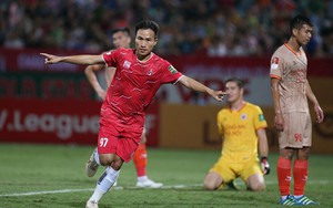 Cựu 'sao' HAGL mang bất ngờ đến HLV Kim Sang Sik