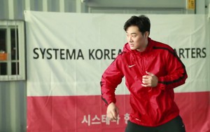 'Lý Tiểu Long' Hàn Quốc thể hiện tuyệt kỹ 'cú đấm 0 inch' trước 2 võ sĩ Nhật Bản, cộng đồng mạng tranh cãi dữ dội