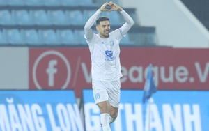 CĐV tiếc nuối khi Hendrio phải làm khán giả ở V-League