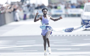 Chân chạy 22 tuổi Ethiopia vô địch Tokyo Marathon 2025, ĐKVĐ Benson Kipruto nằm ngoài Top 5