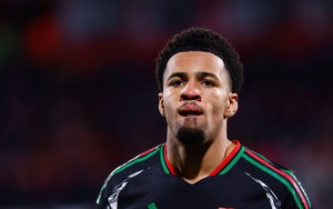 Tài năng sáng giá nhất bóng đá Anh chưa bỏ qua kỳ thi nào, gây bất ngờ với thành tích học tập