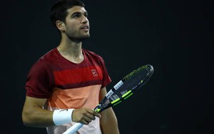 Carlos Alcaraz thua sốc tay vợt hạng 55 thế giới, bị loại ngay vòng 2 Miami Masters 2025