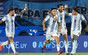 Vắng Messi, Argentina vẫn thắng đại chiến với Uruguay nhờ siêu phẩm của sao trẻ Lyon