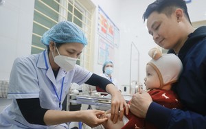 Hà Nội: Đảm bảo ít nhất 95% trẻ từ 6 tháng đến dưới 9 tháng tuổi được tiêm 1 mũi vaccine phòng bệnh sởi