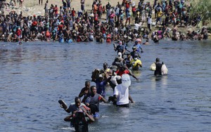 Mỹ thu hồi tư cách pháp lý của hơn 500.000 người nhập cư