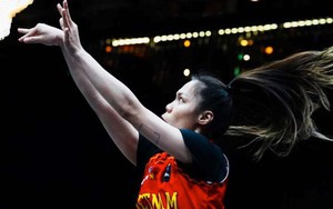 ĐT bóng rổ Việt Nam thắng liên tiếp tại giải châu Á với cặp song sinh Việt kiều