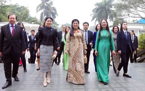 Hai Phu nhân Thủ tướng Việt Nam và Singapore tham quan Bảo tàng Dân tộc học Việt Nam