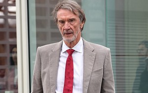 Sir Jim Ratcliffe đối mặt sóng gió từ Nice giữa tham vọng tại MU