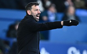 Leicester City dưới thời Van Nistelrooy vẫn hỗn loạn và chết chìm dưới đáy bảng