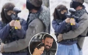 Ben Affleck tình cảm ôm vợ cũ Jennifer Garner trong buổi chơi paintball