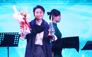 Phan Mạnh Quỳnh lần thứ hai nhận giải thưởng Cống hiến