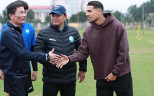 Rời Nam Định, tiền vệ sắp nhập tịch Việt Nam phải đi tập 'nhờ'