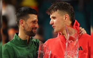 7 tay vợt xếp hạng thấp nhất từng thắng Novak Djokovic ở chung kết: Jakub Mensik xếp thứ mấy?