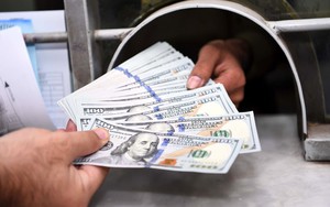  Đồng USD trượt dốc khi đánh mất vị thế "trú ẩn an toàn"