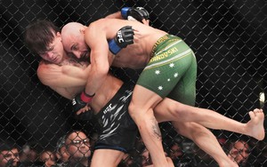 Chiến đấu với 1 mắt, võ sĩ 35 tuổi vẫn đánh bại cao thủ Brazil để giành chức vô địch UFC lịch sử 