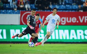 Đình Triệu gặp vấn đề sức khỏe, HLV Kim Sang Sik thêm lo lắng