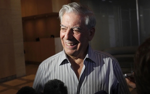 Mario Vargas Llosa, nhà văn Peru đoạt giải Nobel Văn học, qua đời ở tuổi 89