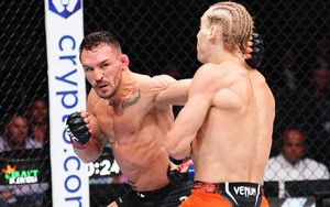 Chandler thua đau Pimblett, dính vết cắt kinh hoàng trước mặt Tổng thống Trump, khiến McGregor mất 500.000 USD