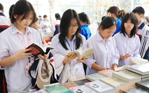 Góc nhìn 365: Hãy cầm sách lên