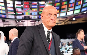 Trọng tài nổi tiếng nhất thế giới tiết lộ về quy định lần đầu tiên được FIFA áp dụng với thủ môn câu giờ