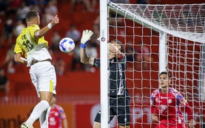 Thủ môn Việt kiều chấn thương, CLB TP.HCM lao đao