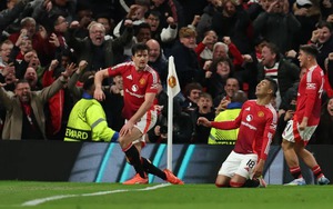 Dẫn trước 2 bàn, chơi hơn  người MU vẫn trải qua một cái kết 'đậm chất điện ảnh' nhất ở Europa League