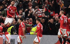 MU ghi 3 bàn trong 6 phút cuối, khẳng định ý chí 'không bao giờ dừng lại' dù... dở đến thế nào