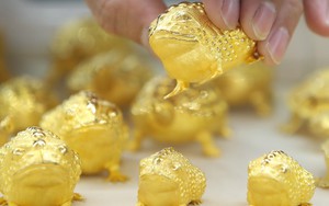 Giá vàng thế giới rời đỉnh do hoạt động chốt lời, giá vàng trong nước 118 triệu/lượng