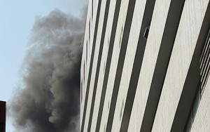 Cháy lớn tại tòa nhà số 1 Thái Hà (Hà Nội), người dân hoảng sợ