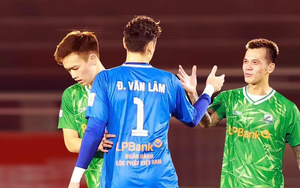 Hoàng Đức kiến tạo liên tiếp, Văn Lâm đạt cột mốc ấn tượng khi huyền thoại Hàn Quốc tới dự khán