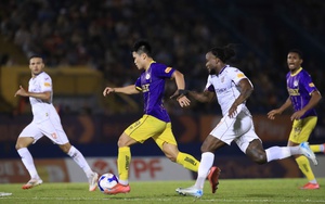 Tiến Linh 'rơi tự do' cùng B.Bình Dương, HLV Công Mạnh xin từ chức