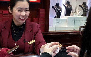 Giá vàng sáng 19/4 giảm mạnh sau chỉ đạo của Phó Thủ tướng Hồ Đức Phớc