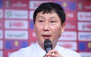 Hậu vệ 12 tỷ ghi bàn vào lưới ĐT Việt Nam trở thành học trò của HLV Kim Sang Sik