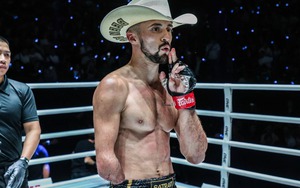 Con trai cựu danh thủ Premier League là ngôi sao MMA chỉ với... một tay