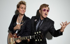 Album "Who Believes In Angels?" của Elton John & Brandi Carlile: Khi các huyền thoại cùng nhau ra khỏi vùng an toàn