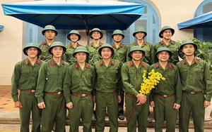 Võ sĩ Nguyễn Trần Duy Nhất, cựu danh thủ Hồng Sơn cùng dàn 'anh trai' biểu diễn tại chương trình Đất nước trọn niềm vui