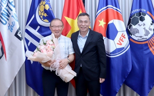 Làm sếp lớn ở Liên đoàn bóng đá Hàn Quốc, HLV Park Hang Seo vẫn hỗ trợ bóng đá Việt Nam