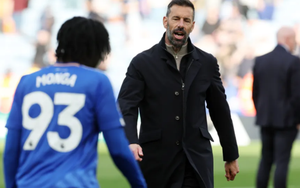 Huyền thoại MU gây phẫn nộ trong ngày đội bóng do mình dẫn dắt xuống hạng