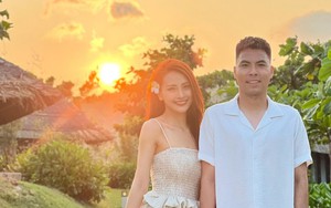 Cầu thủ V-League hẹn hò bạn gái xinh đẹp trên sân pickleball