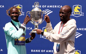 Vô địch Boston Marathon, John Korir cùng anh trai đi vào lịch sử giải đấu