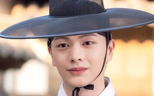 Yook Sung Jae: "Hoàng tử phim giả tưởng" tiếp tục thống trị màn ảnh với "Cung điện ma ám"